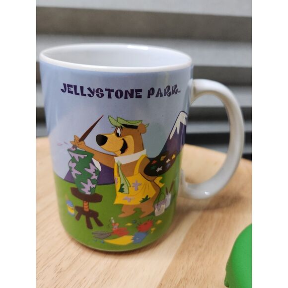 Yogi Bear Jellystone Park Mug with Lid/Coaster – Hanna-Barbera - Picture 4 of 6